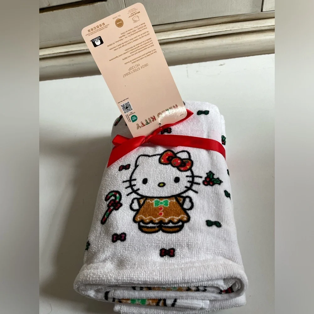 NWT Sanrio Hello Kitty Gingerbread 2 Pack hand towels Christmas Holiday gift set
